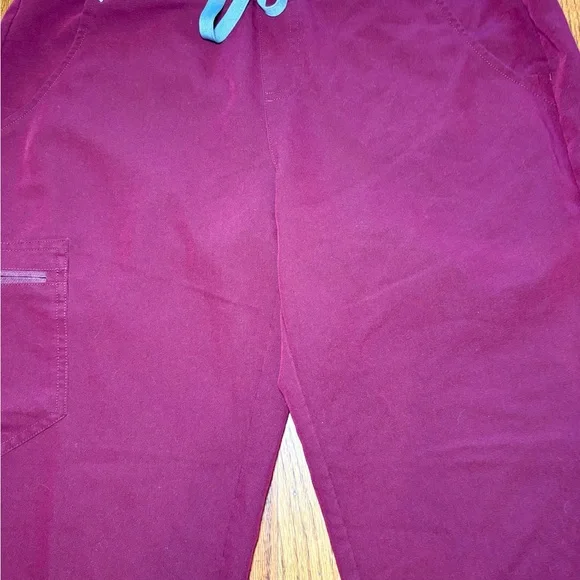FIGS Technical Collection Jogger Pants Size Medium Maroon Drawstring Elastic - Picture 8 of 16